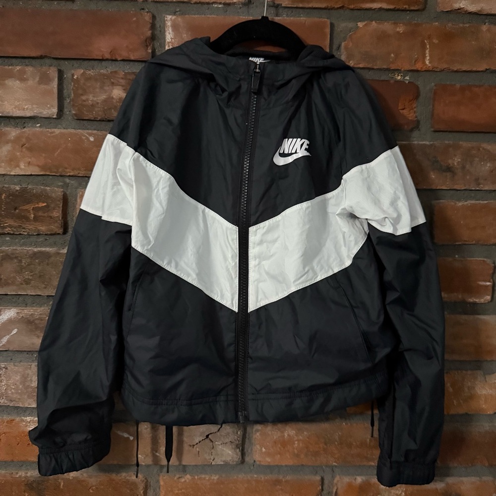 Nike Windbreaker Jacket Black and White Kids Youth M